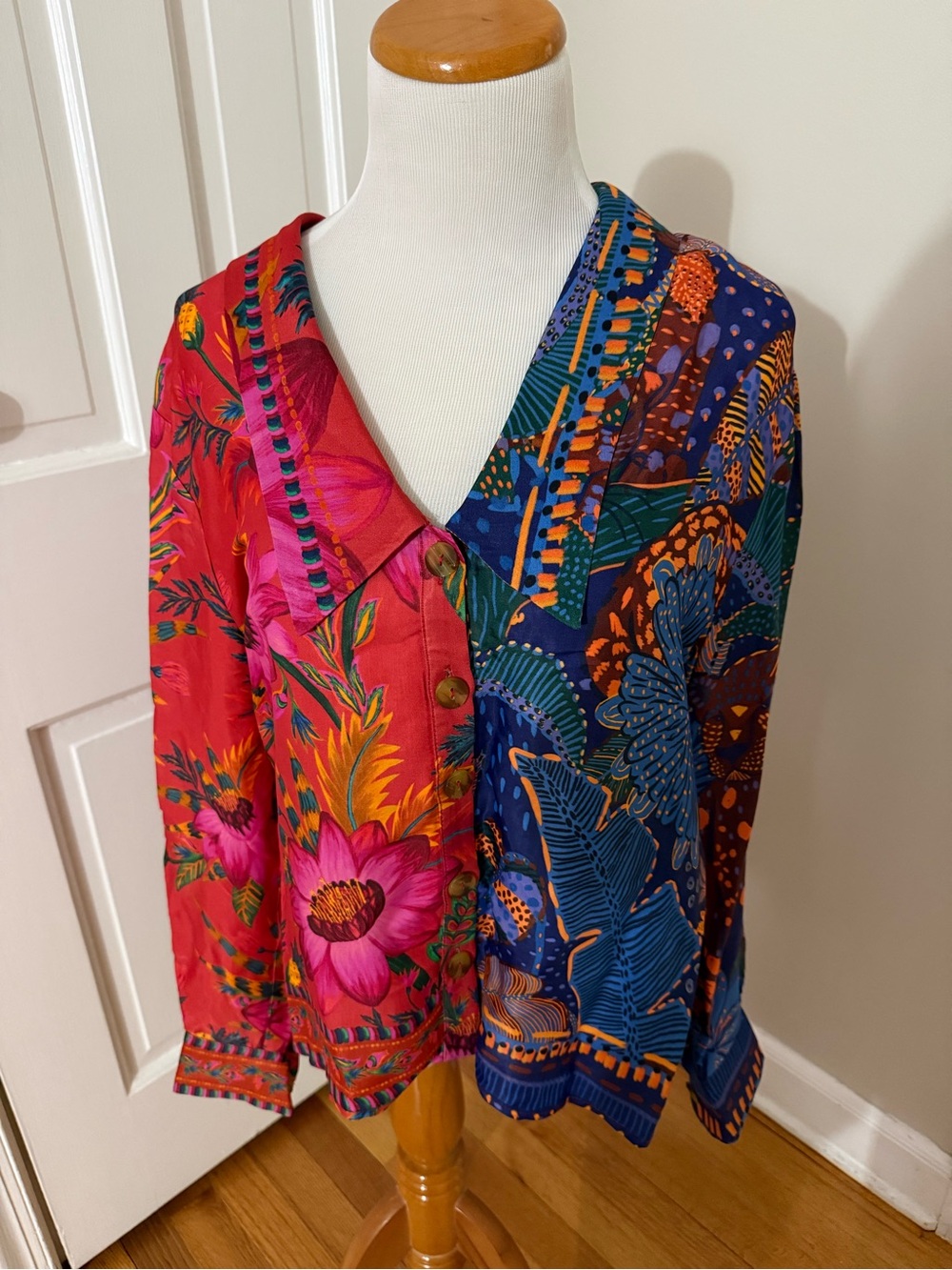 NWT Farm Rio Vibrant Two-Tone Floral Button Front Womens Top - Pink & Blue